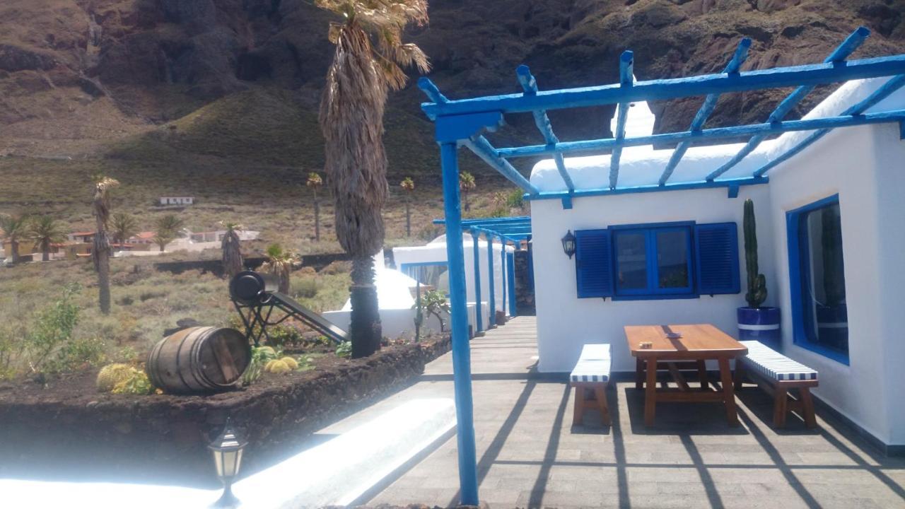Juan Villa *