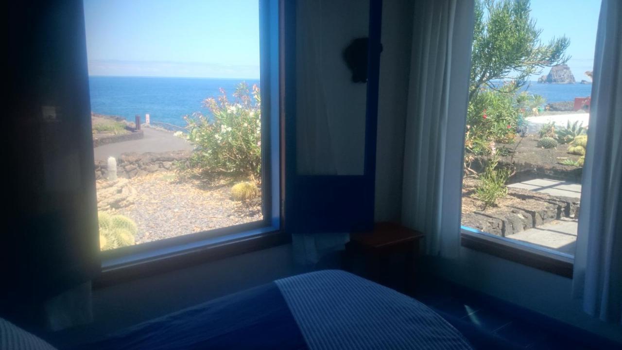 Juan Villa *