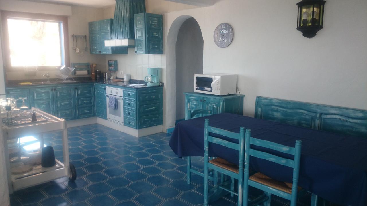Juan Villa *